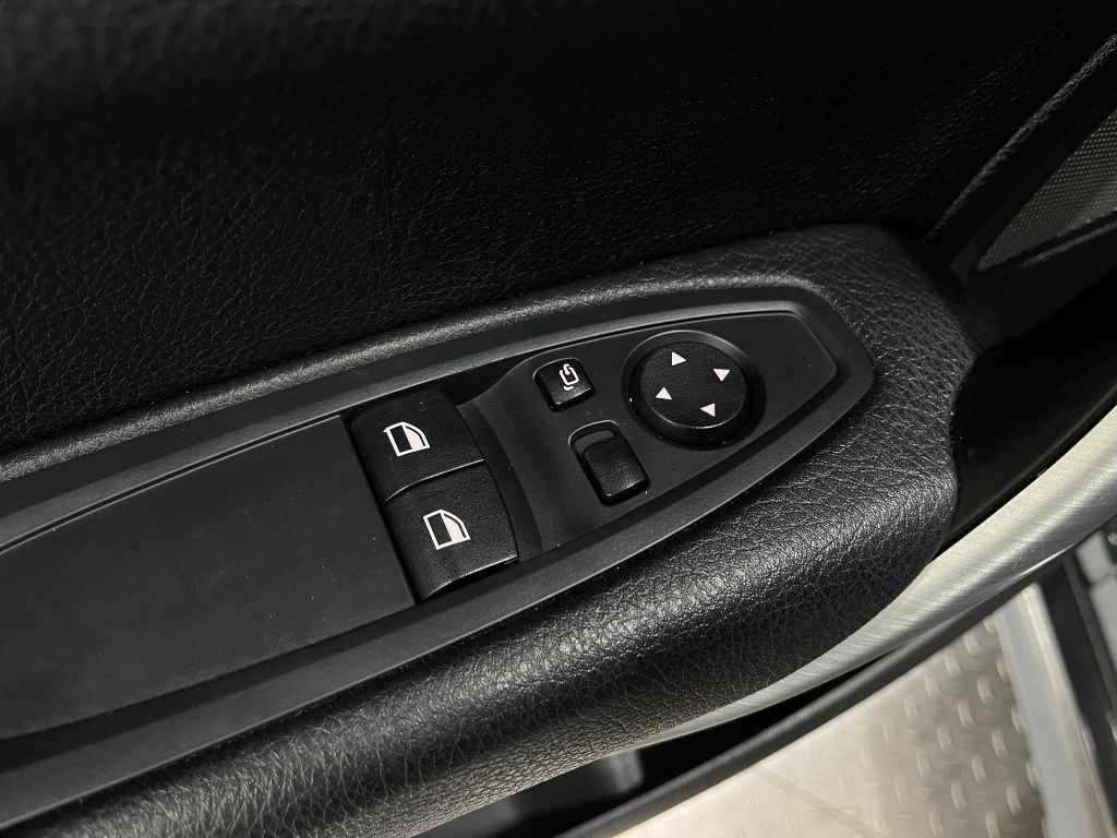 2016 BMW 2 Series Image 17