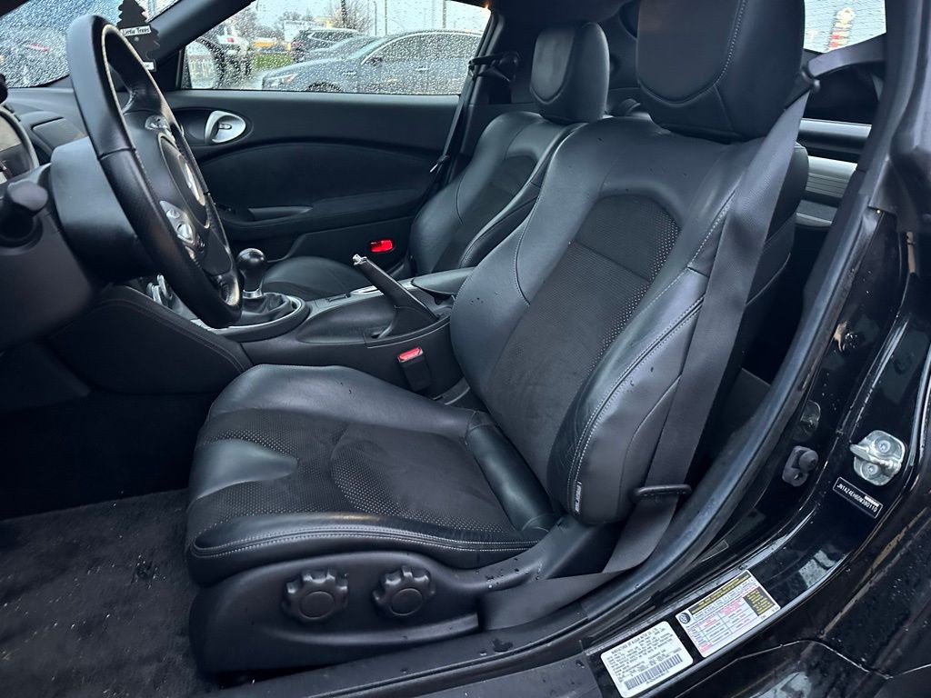 2013 Nissan 370Z Image 5