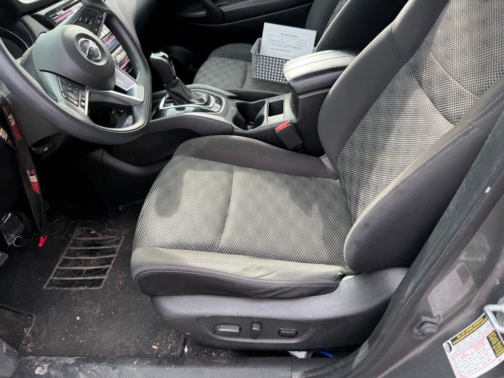 2018 Nissan Rogue Image 5