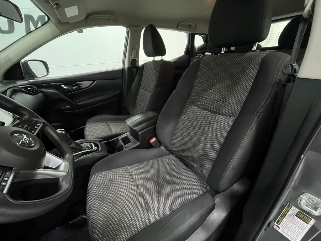 2018 Nissan Rogue Image 12