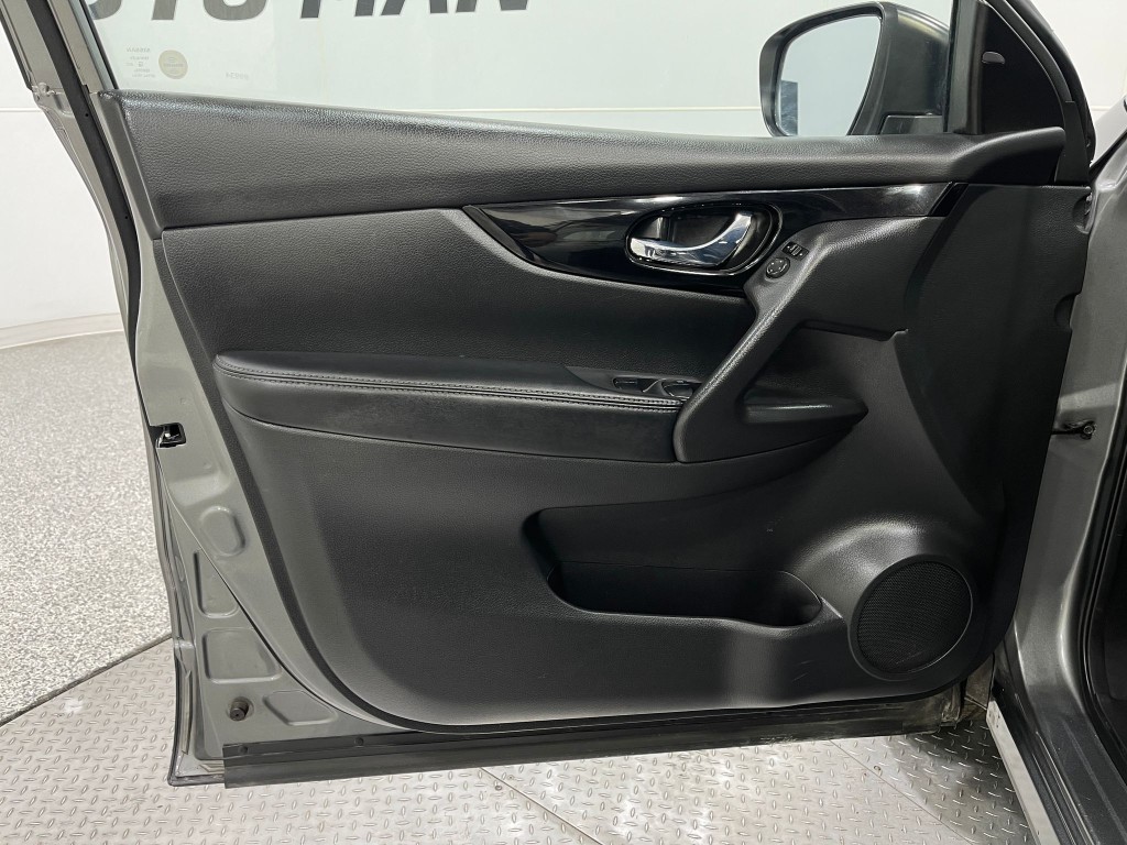 2018 Nissan Rogue Image 13