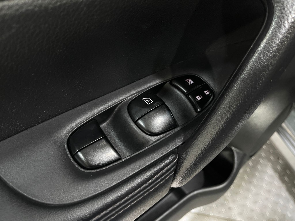 2018 Nissan Rogue Image 14