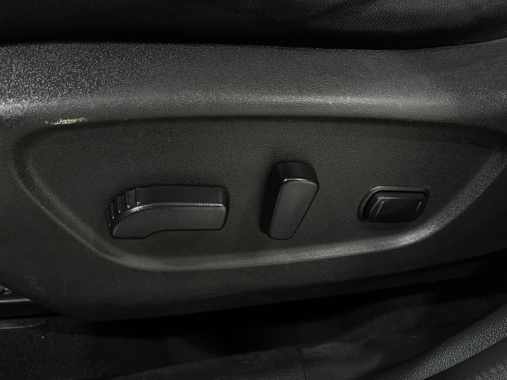 2018 Nissan Rogue Image 15