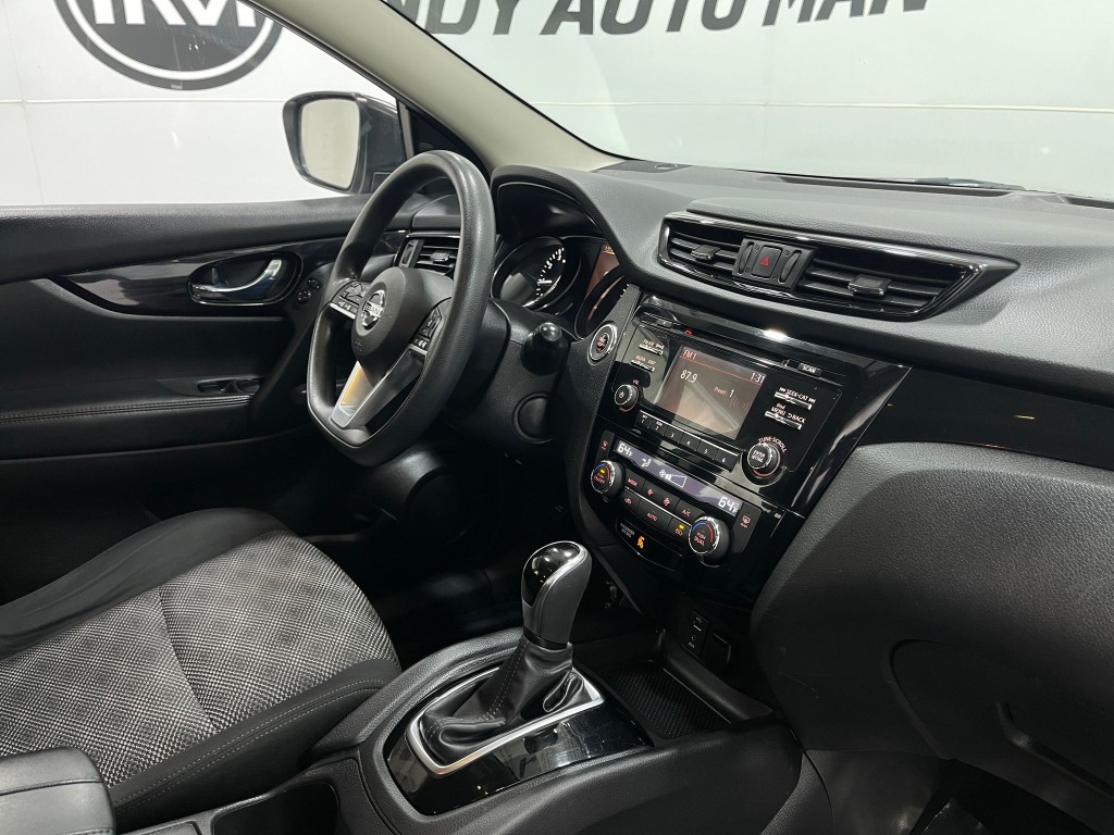 2018 Nissan Rogue Image 18