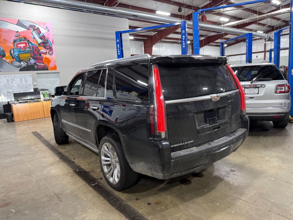 2018 Cadillac Escalade Image 3