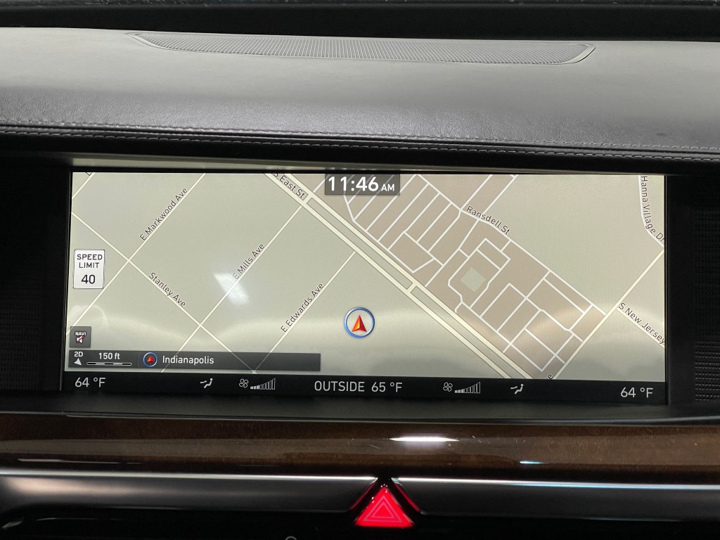 2018 Genesis G90 Image 10