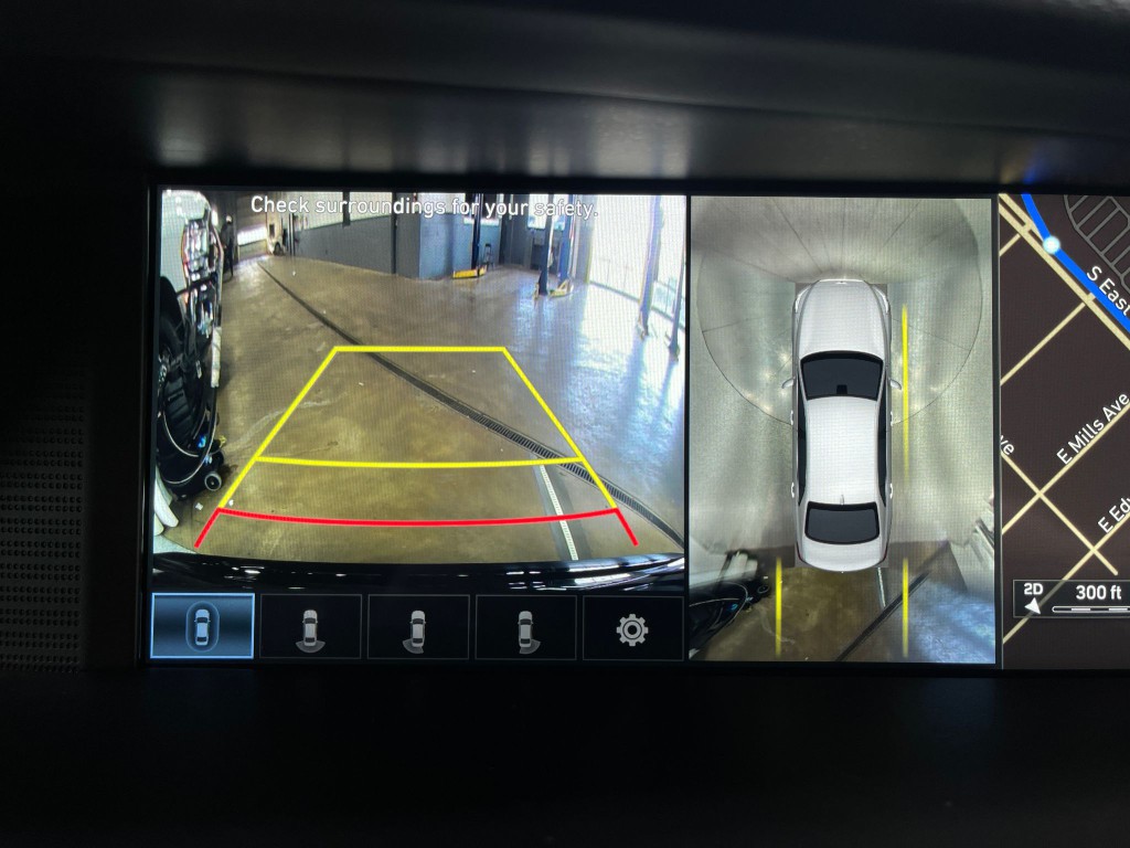 2018 Genesis G90 Image 11