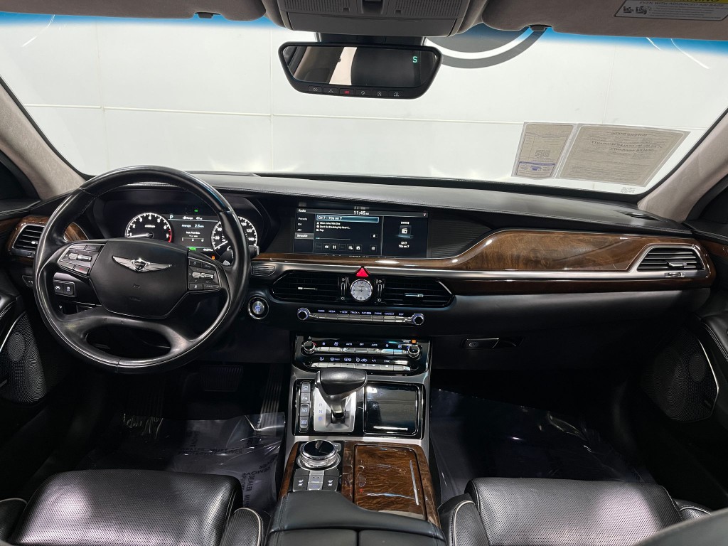 2018 Genesis G90 Image 20