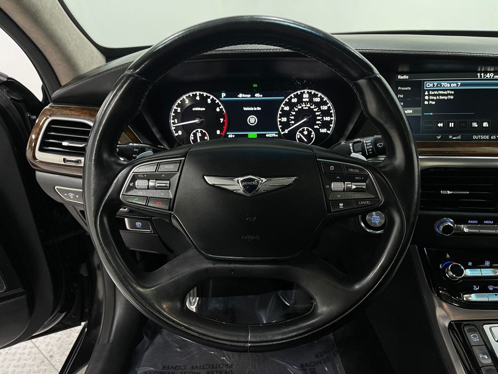 2018 Genesis G90 Image 23