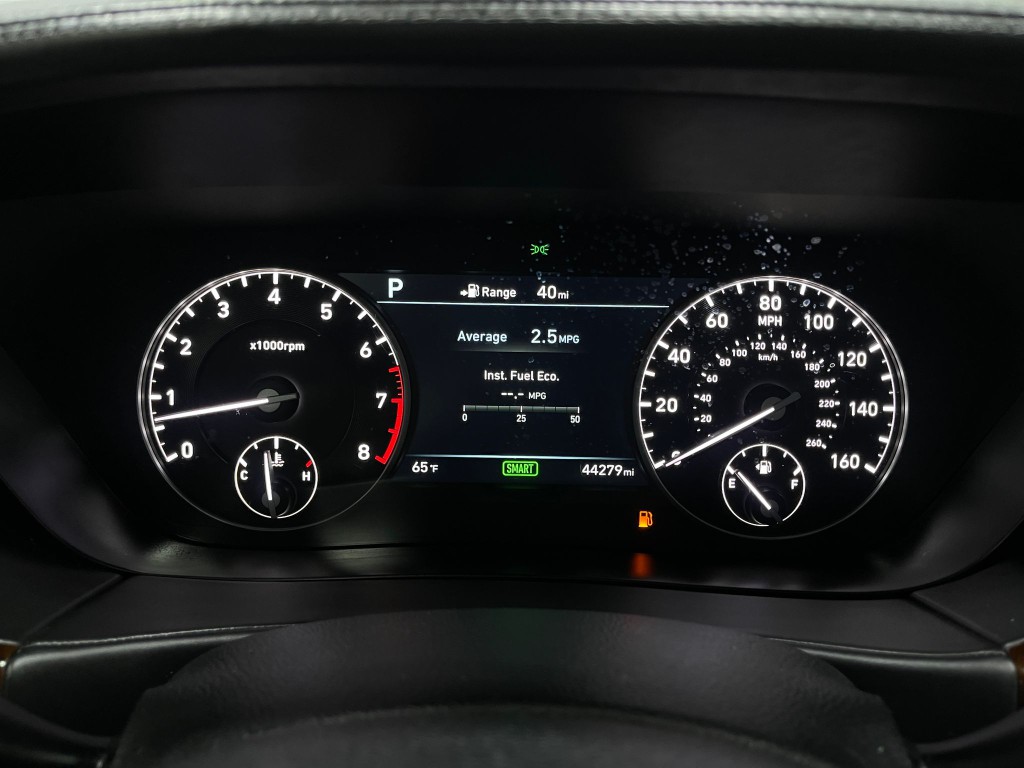 2018 Genesis G90 Image 24