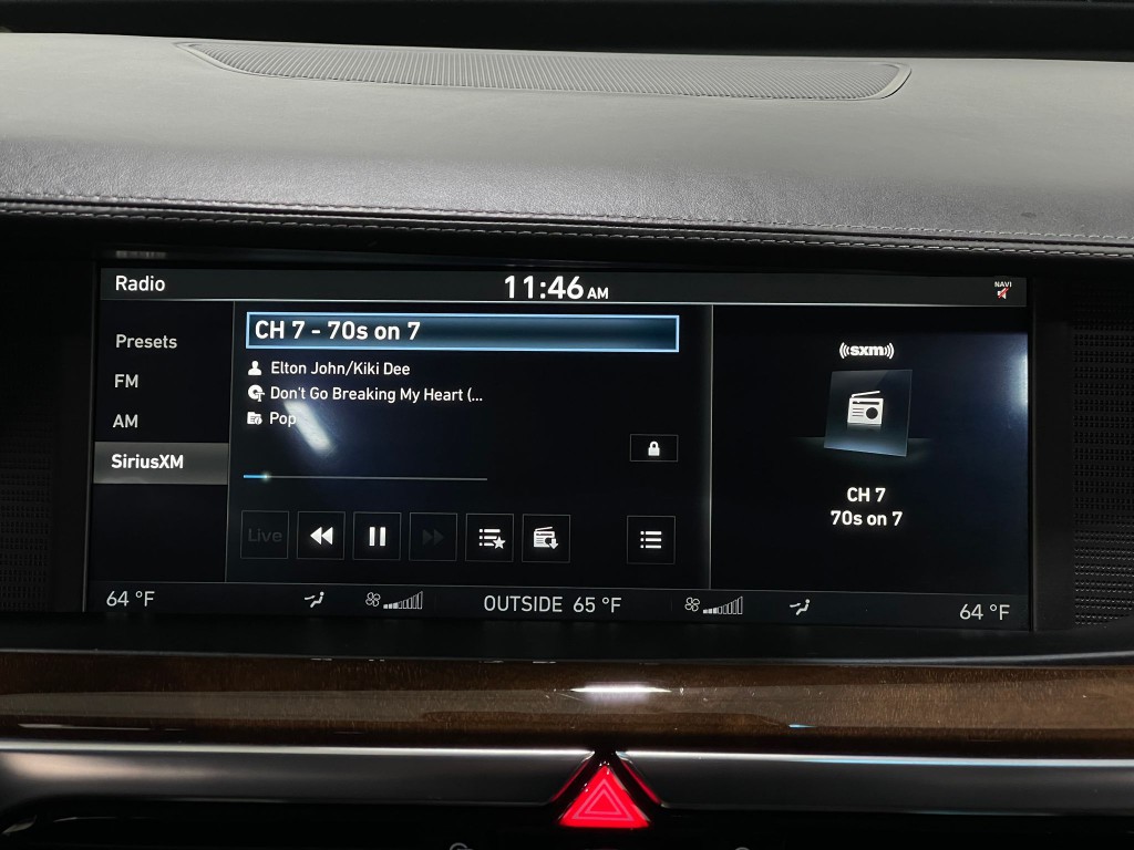 2018 Genesis G90 Image 25