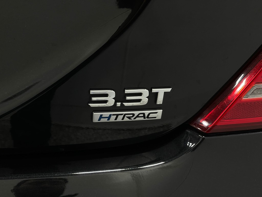 2018 Genesis G90 Image 40