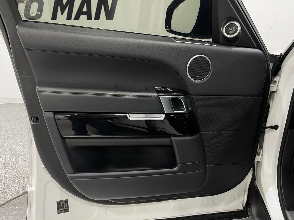 2017 Land Rover Range Rover Image 16