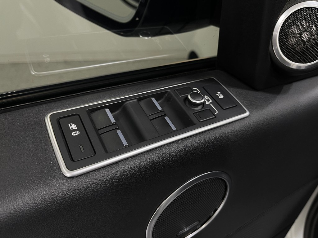 2017 Land Rover Range Rover Image 17