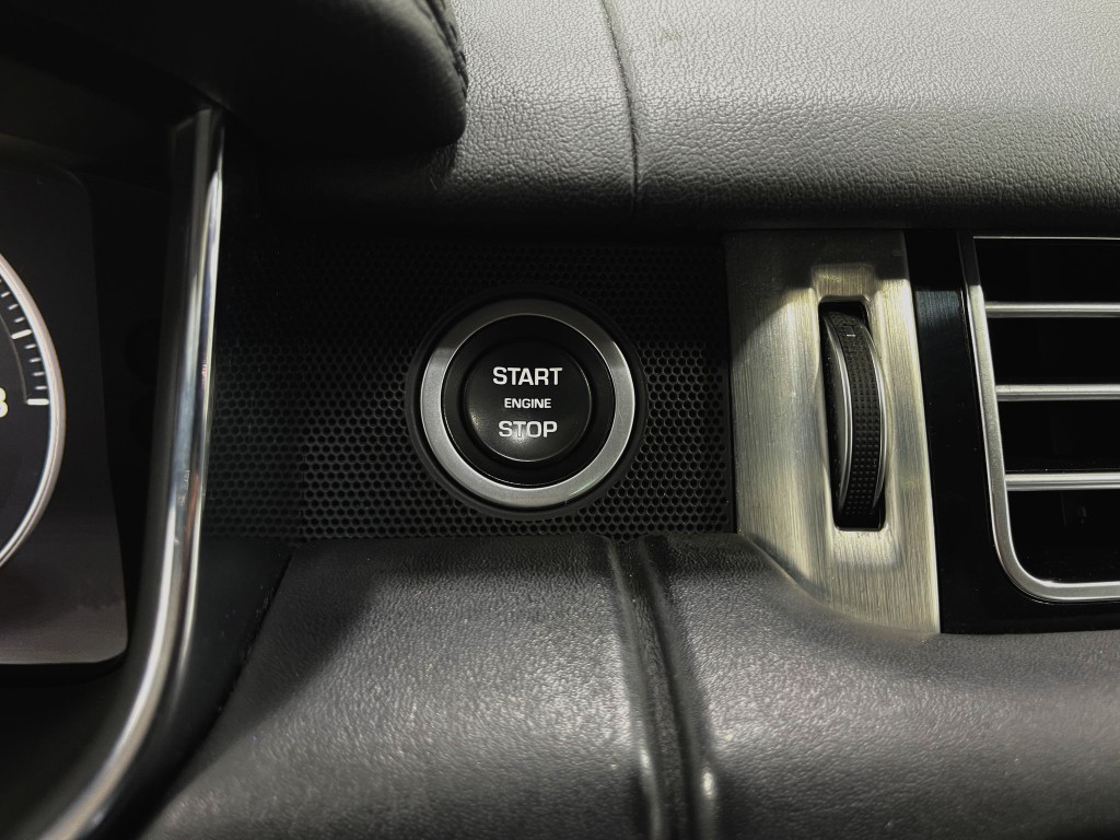 2017 Land Rover Range Rover Image 23