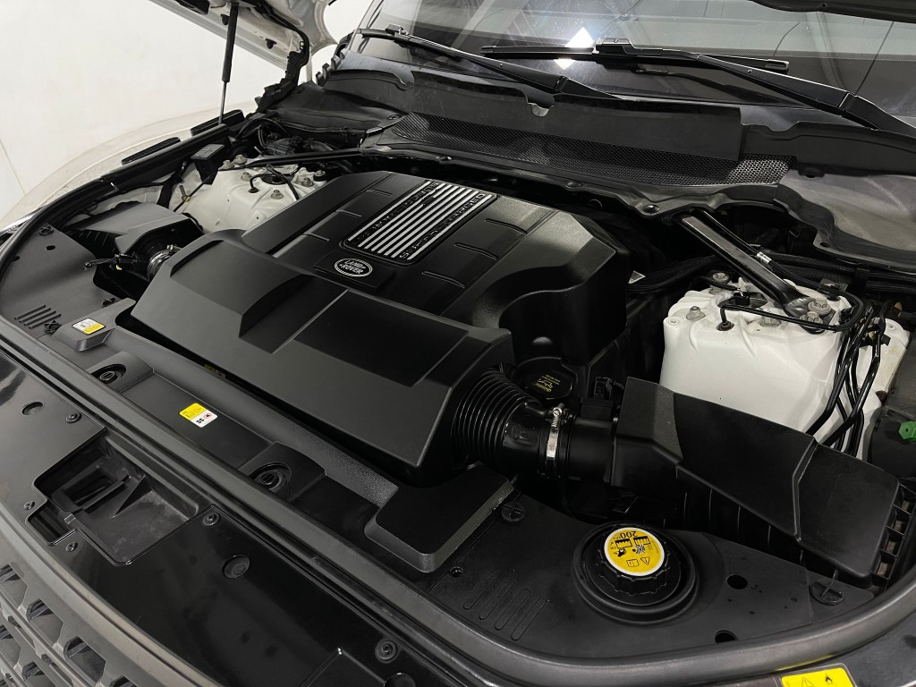 2017 Land Rover Range Rover Image 30