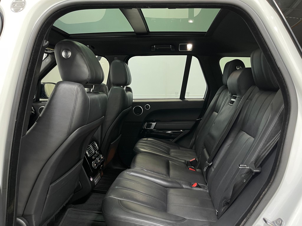 2017 Land Rover Range Rover Image 32