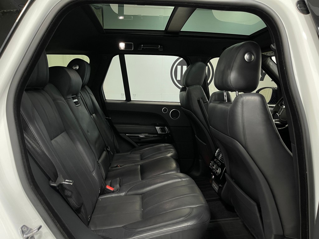 2017 Land Rover Range Rover Image 33
