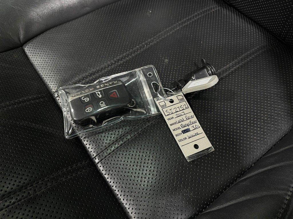 2017 Land Rover Range Rover Image 39