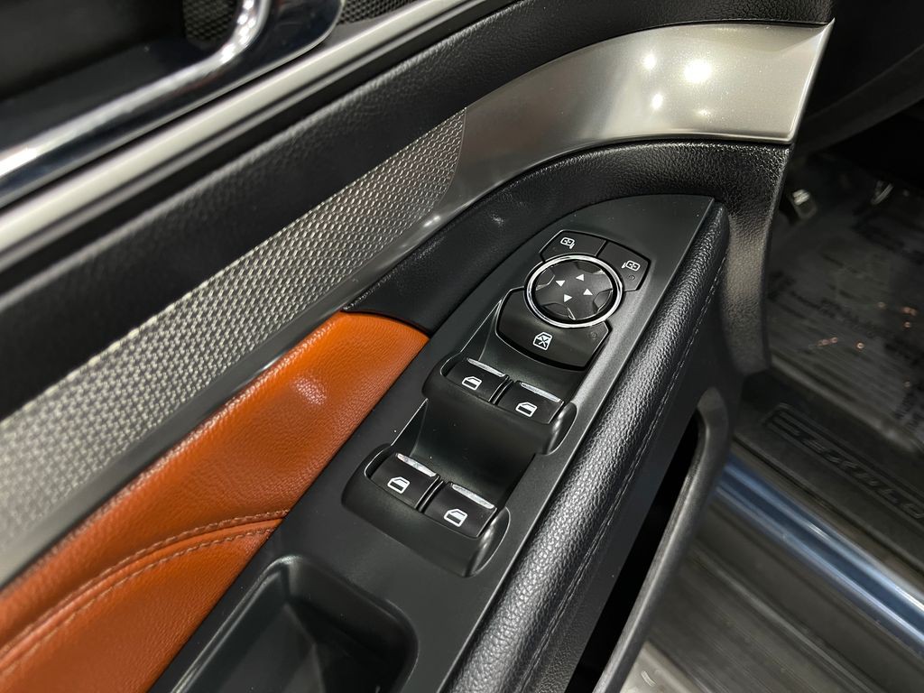 2019 Ford Explorer Image 16