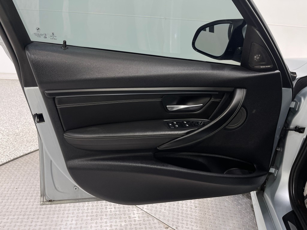 2015 BMW M3 Image 16