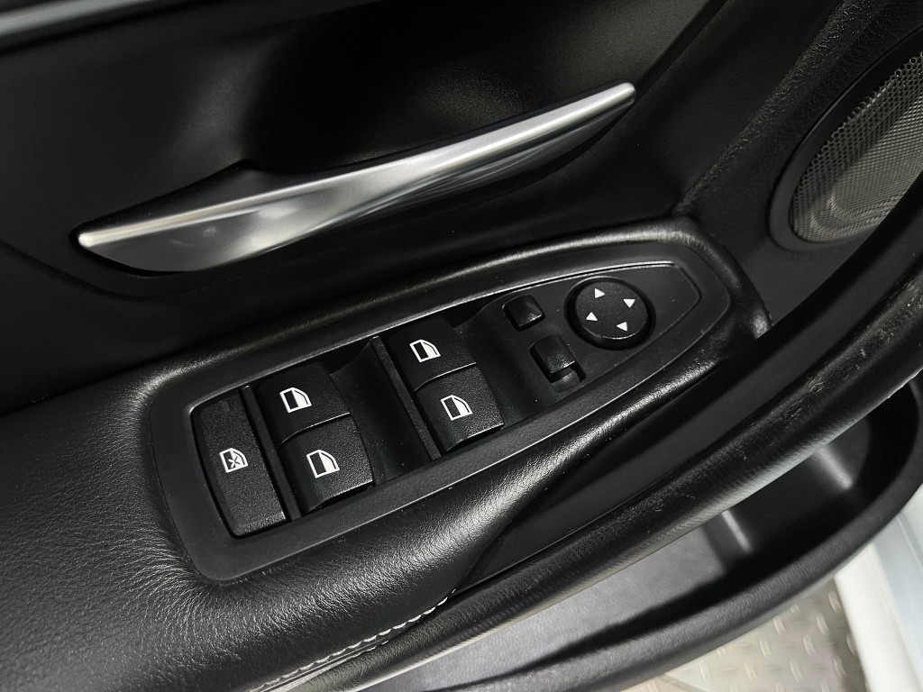 2015 BMW M3 Image 17