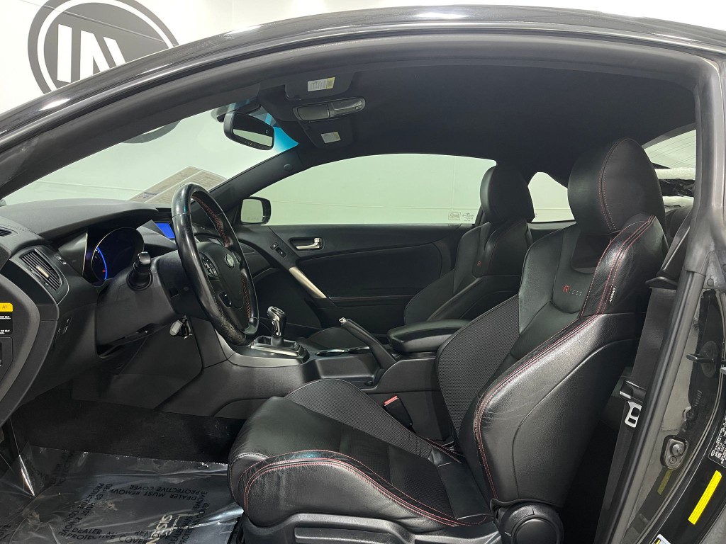 2014 Hyundai Genesis Image 10