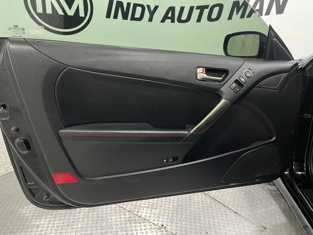 2014 Hyundai Genesis Image 12