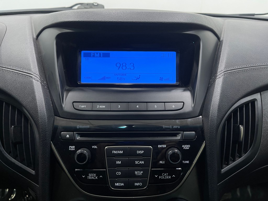 2014 Hyundai Genesis Image 21