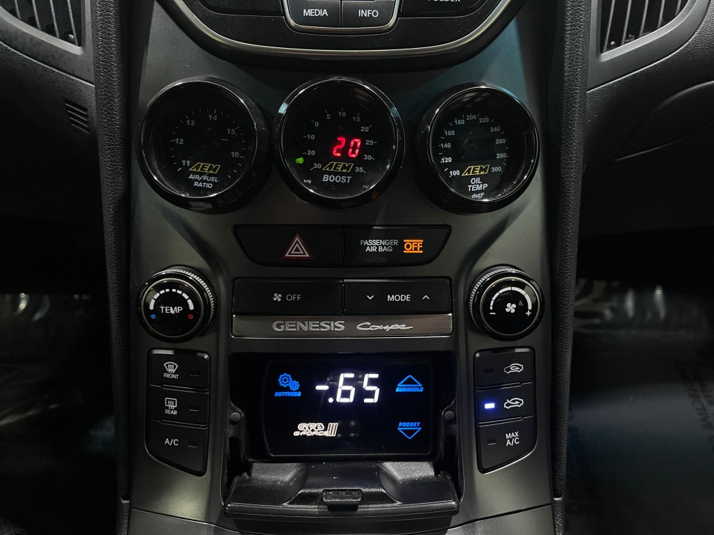 2014 Hyundai Genesis Image 22