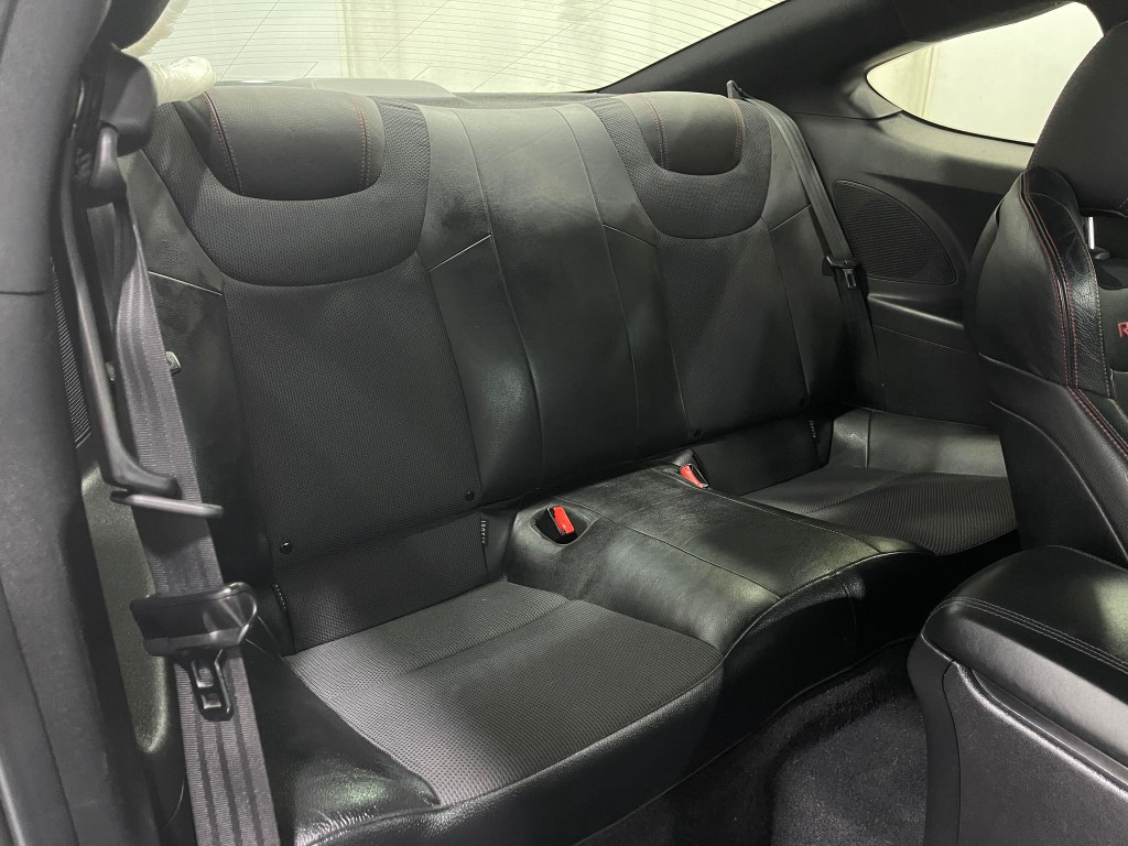 2014 Hyundai Genesis Image 28