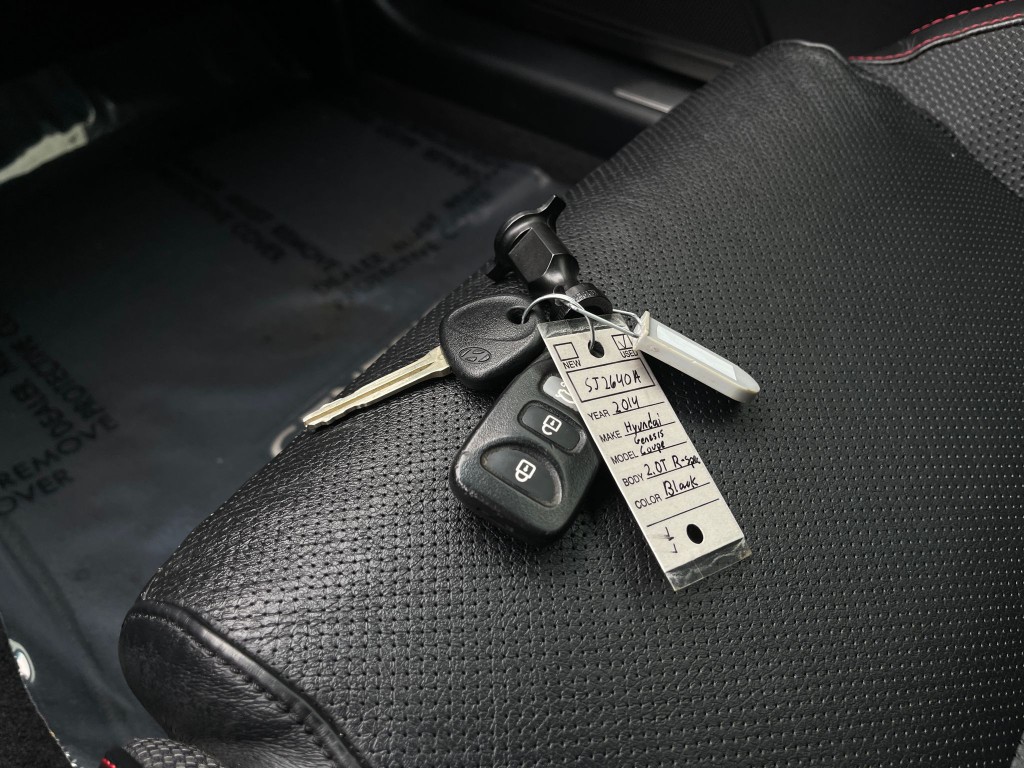 2014 Hyundai Genesis Image 34