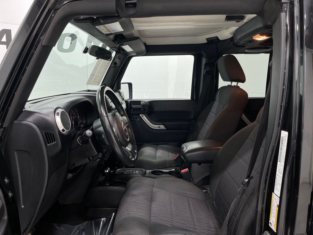 2012 Jeep Wrangler Image 10
