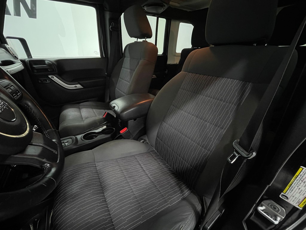 2012 Jeep Wrangler Image 11