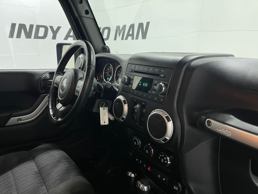 2012 Jeep Wrangler Image 16
