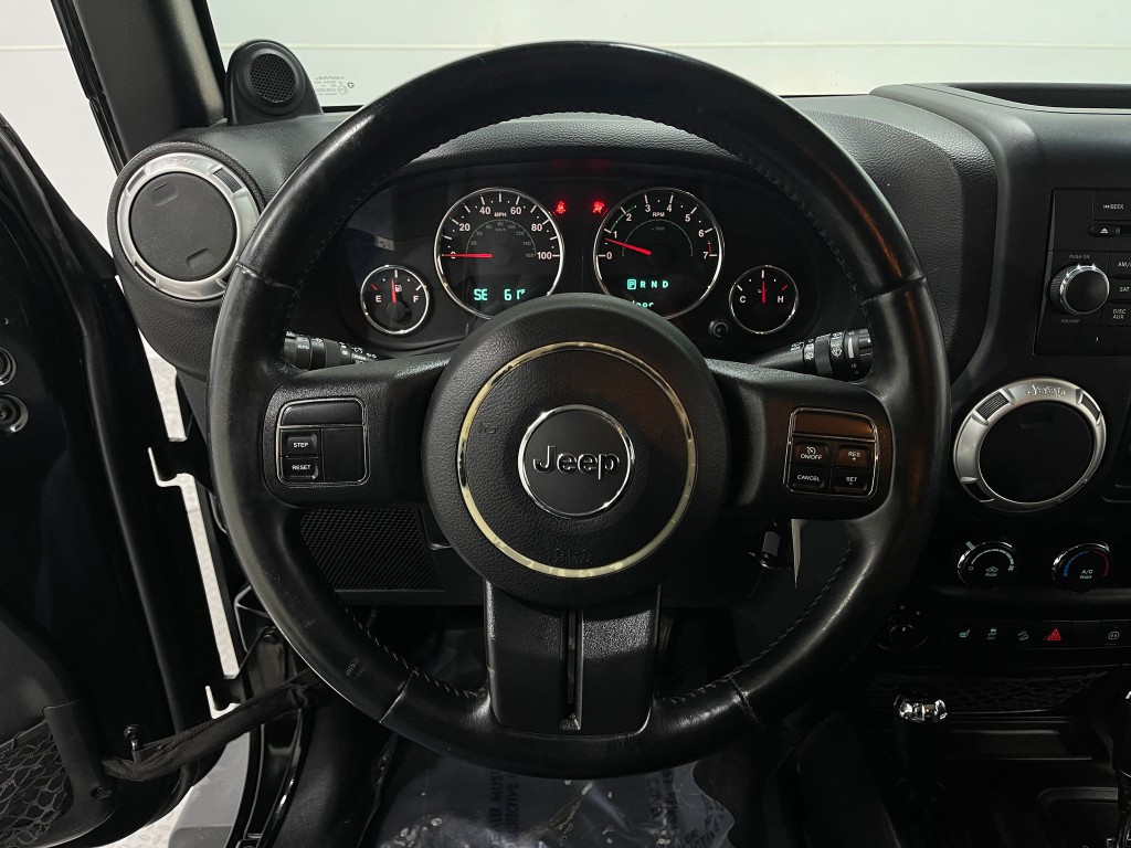 2012 Jeep Wrangler Image 18