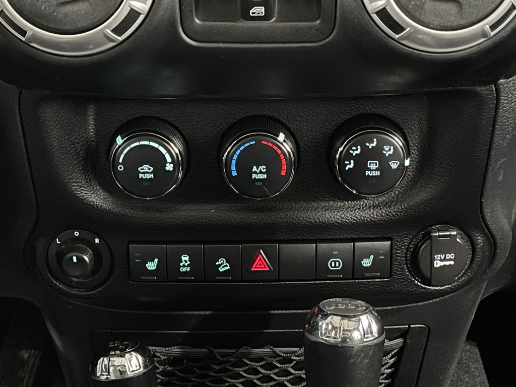 2012 Jeep Wrangler Image 21