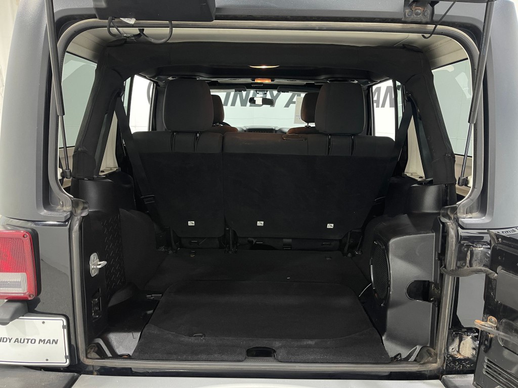 2012 Jeep Wrangler Image 22