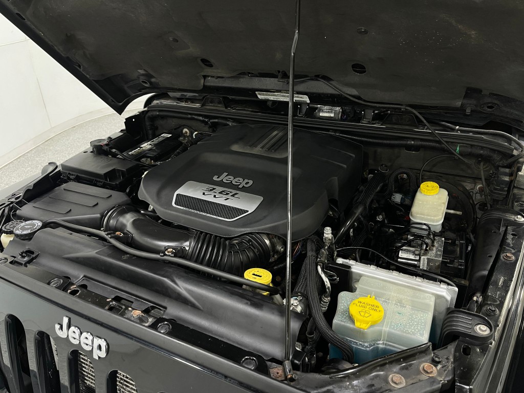 2012 Jeep Wrangler Image 24