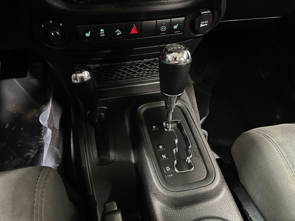 2012 Jeep Wrangler Image 25