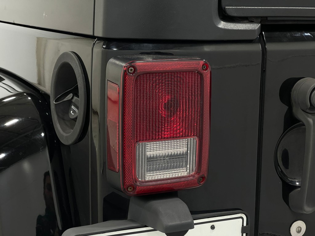 2012 Jeep Wrangler Image 30
