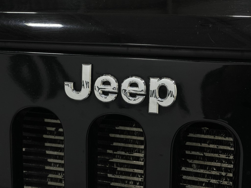 2012 Jeep Wrangler Image 34