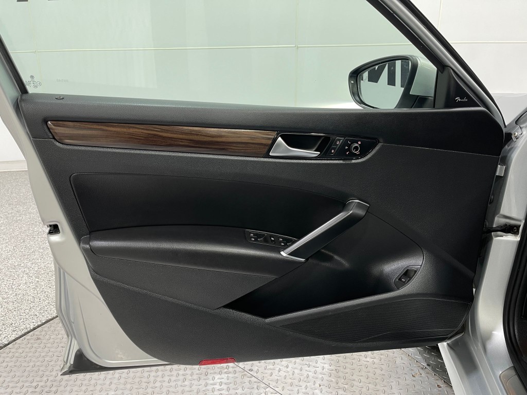 2020 Volkswagen Passat Image 16