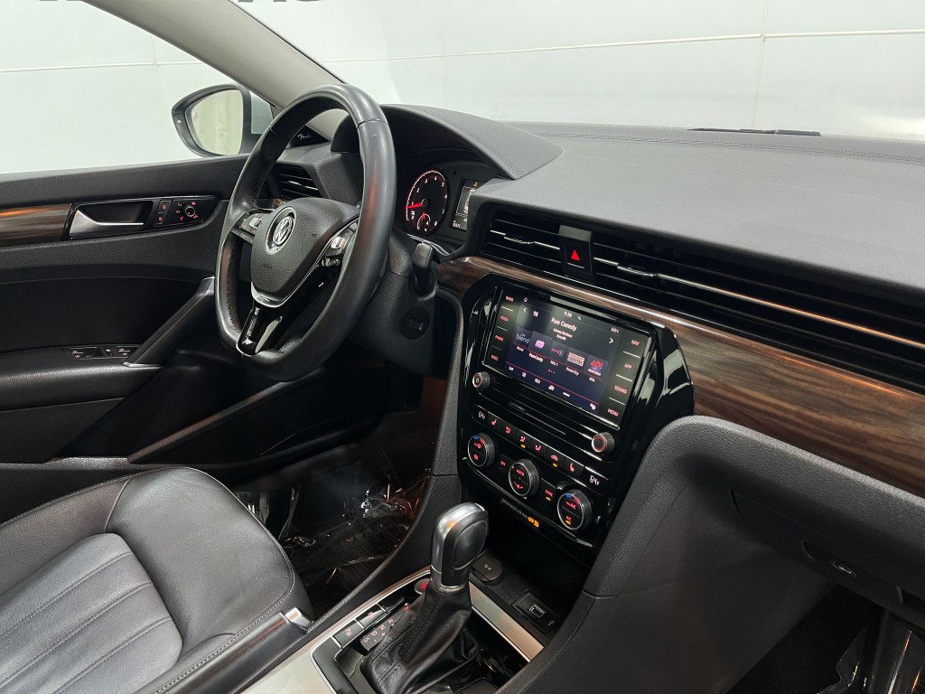 2020 Volkswagen Passat Image 21