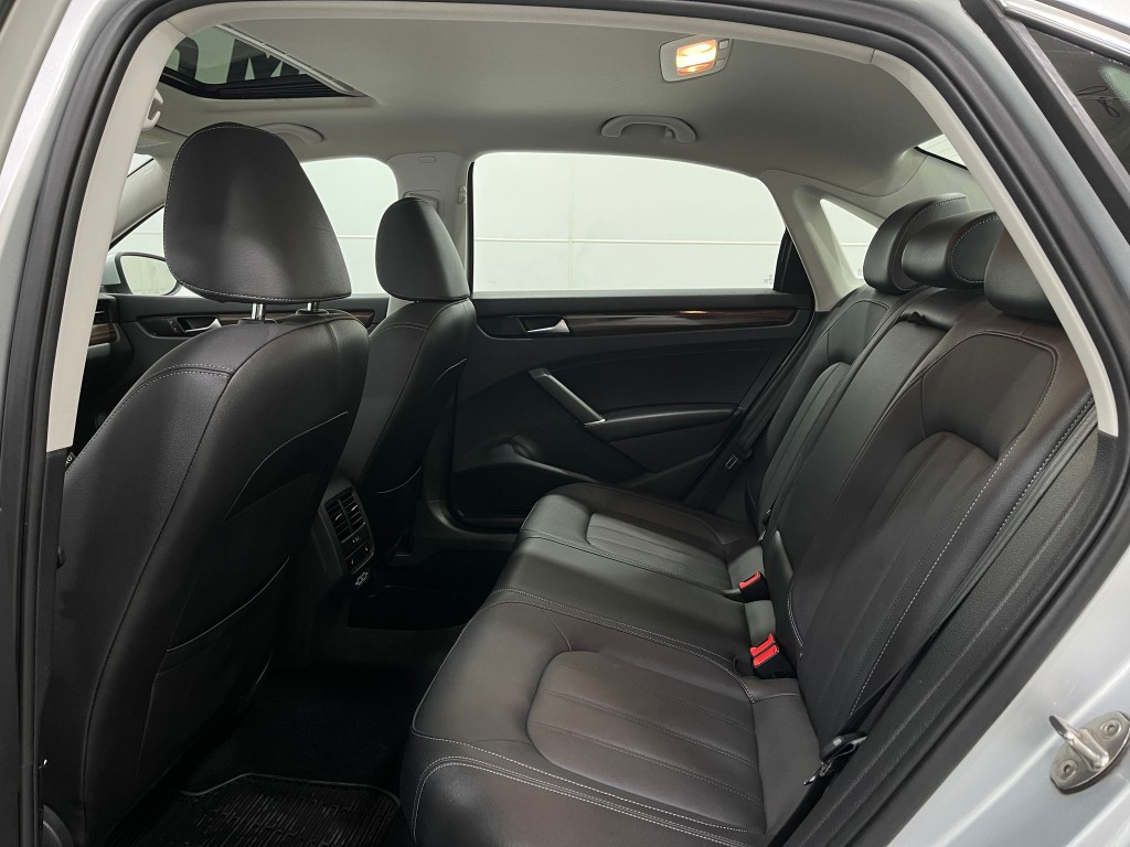 2020 Volkswagen Passat Image 30