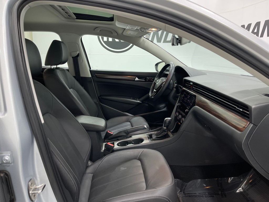 2020 Volkswagen Passat Image 32