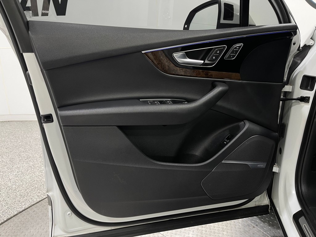 2018 Audi Q7 Image 16