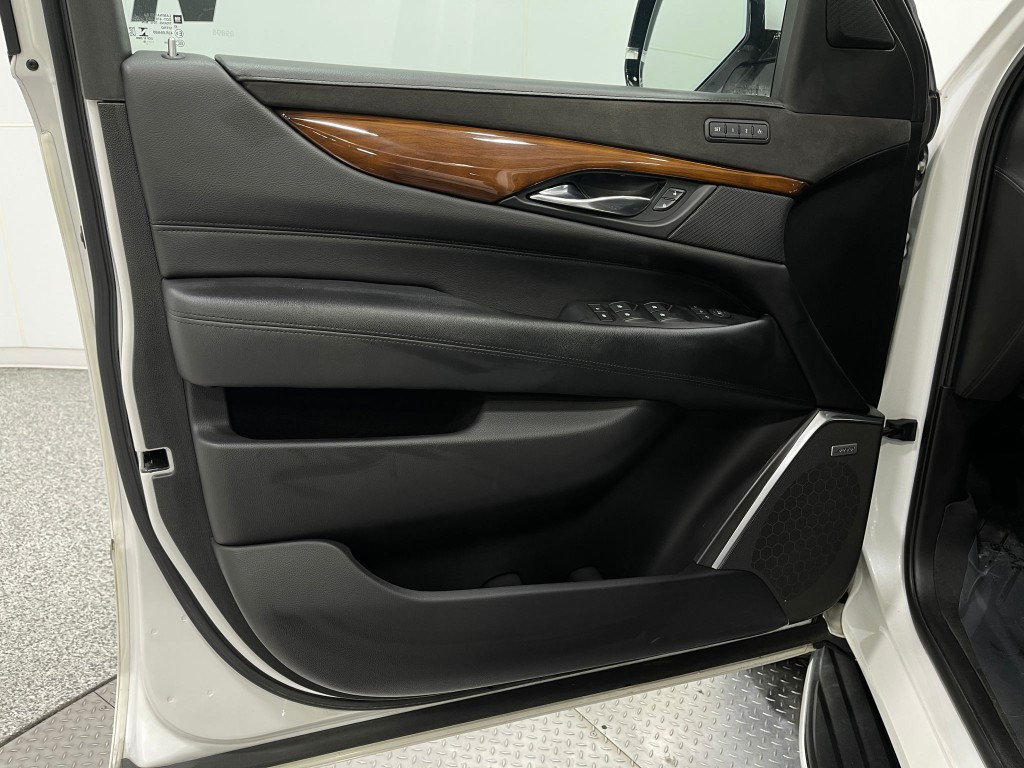 2018 Cadillac Escalade Image 21