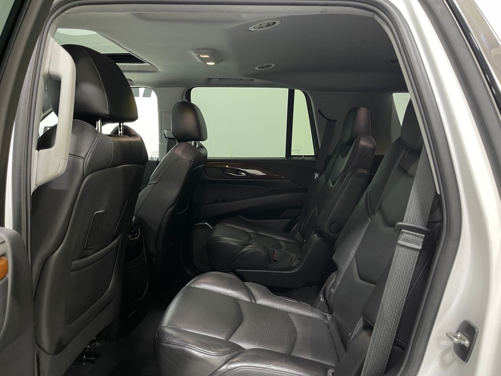 2018 Cadillac Escalade Image 32
