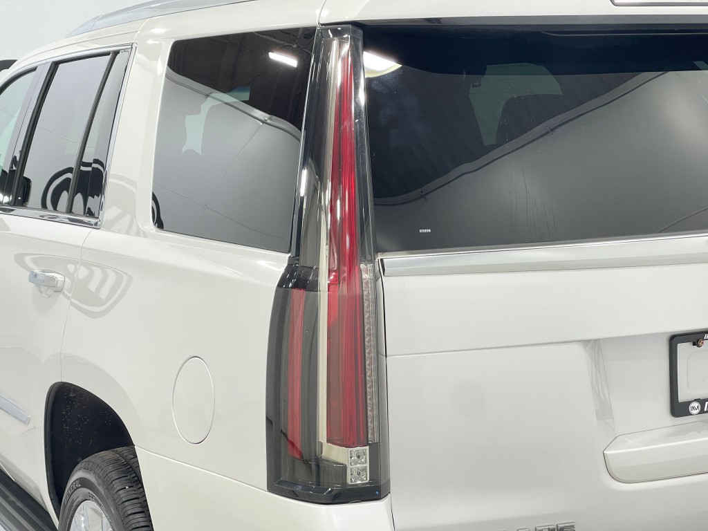 2018 Cadillac Escalade Image 38